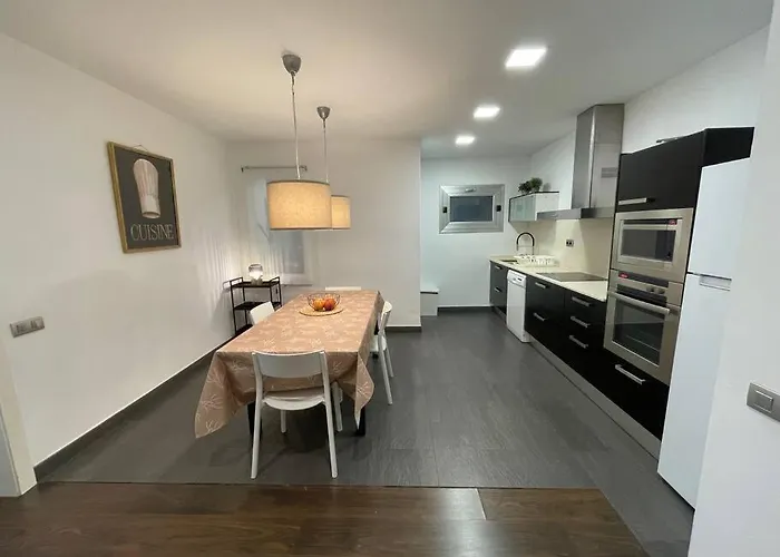 Cozy And Central Apartment