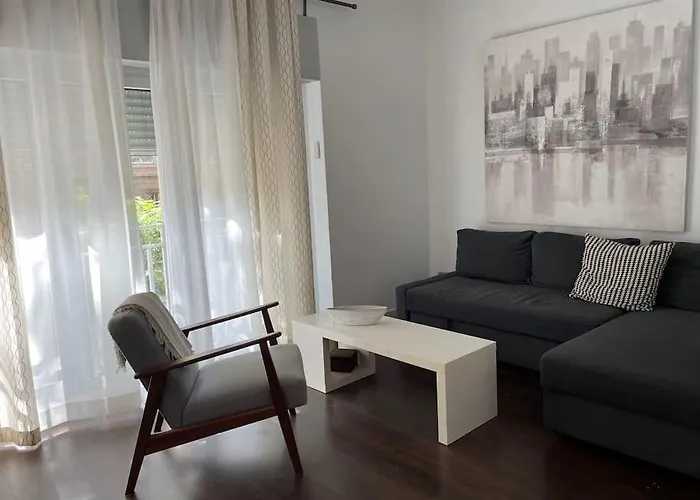 Cozy And Central Apartment
